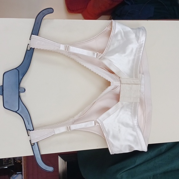 BRA'S - Picture 3 of 4